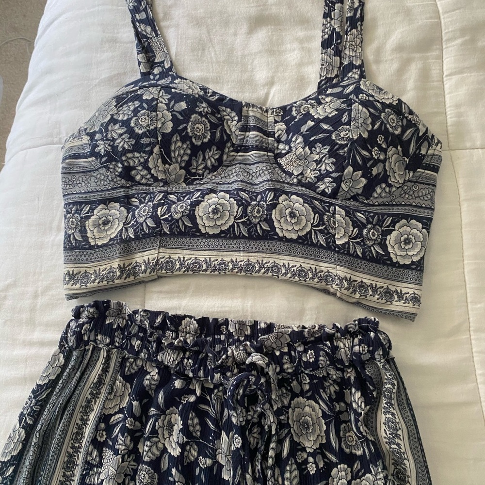 Two piece set - Picture 3 of 4